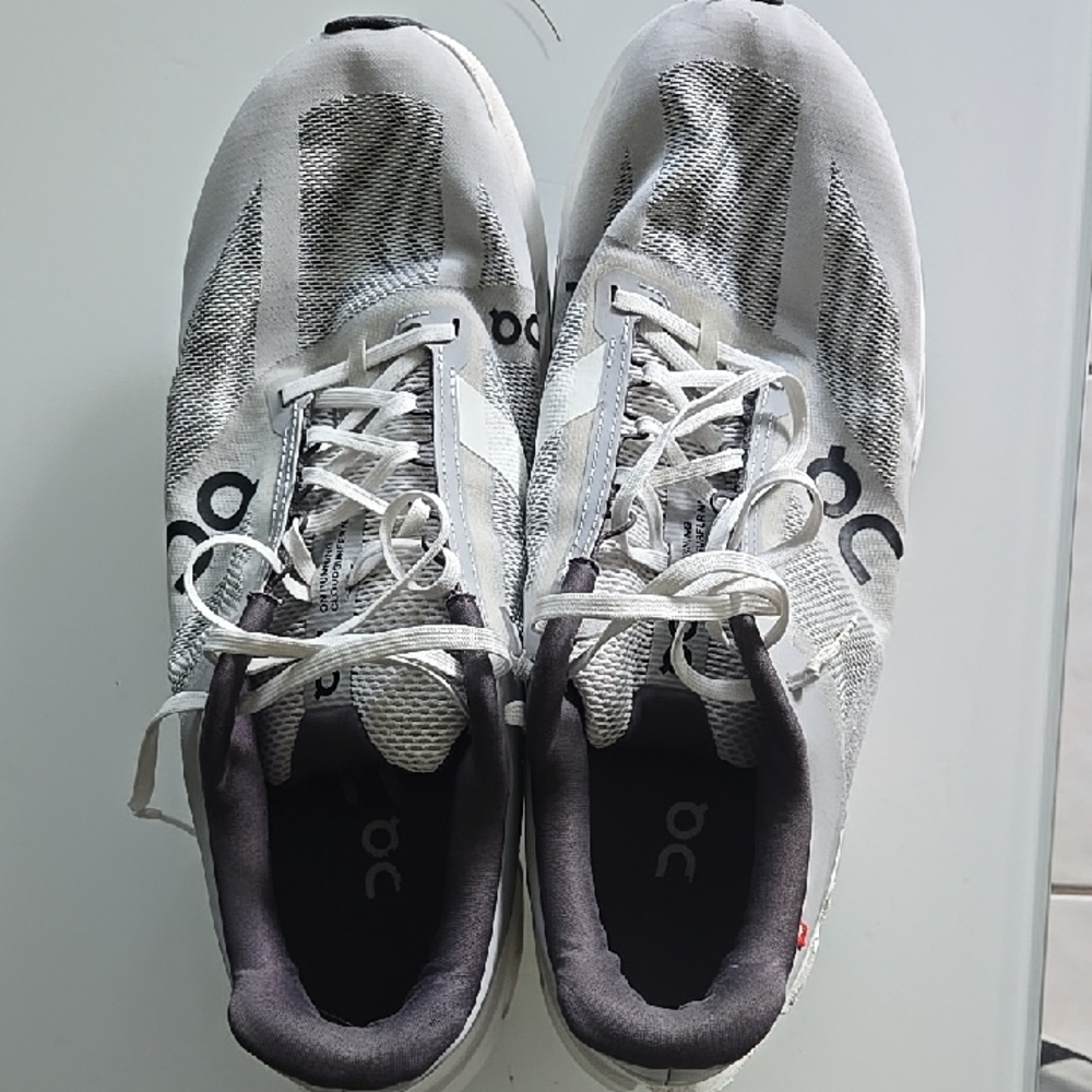 On Running Men's White/Gray Cloudrunner Sneakers